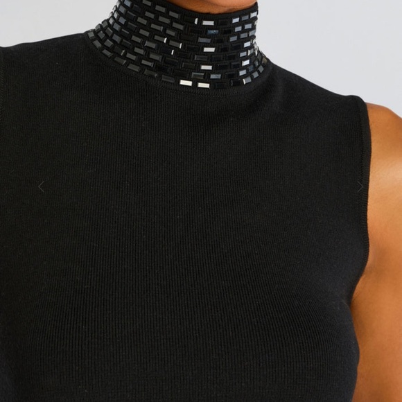 Elegant Black Sleeveless Dress - Picture 3 of 7